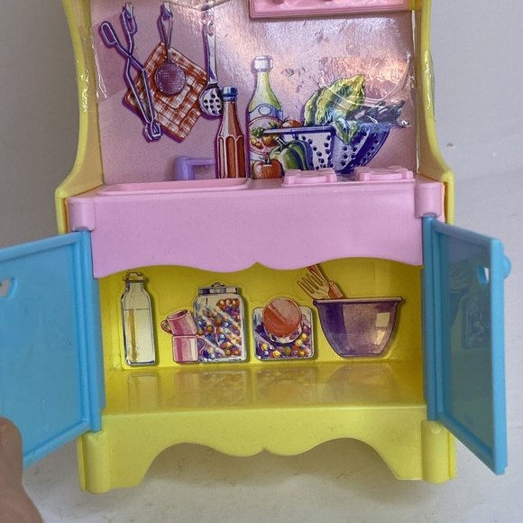 Mattel 2002 Vintage Barbie Baby Sister Kelly Playroom Wardrobe Kitchen Playset - Picture 4 of 16